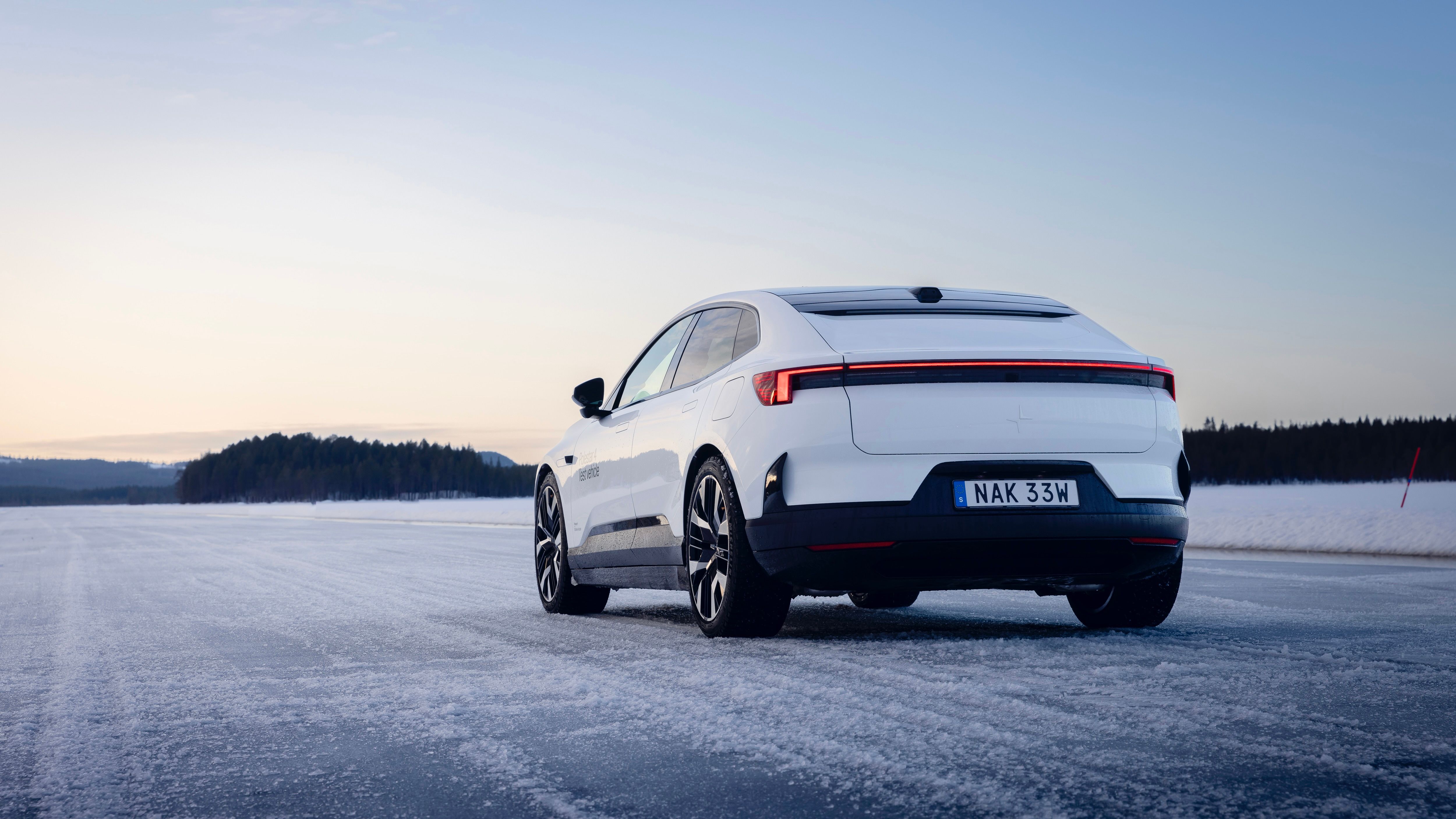 Polestar 4 digital rear-view mirror in snow and in the dark