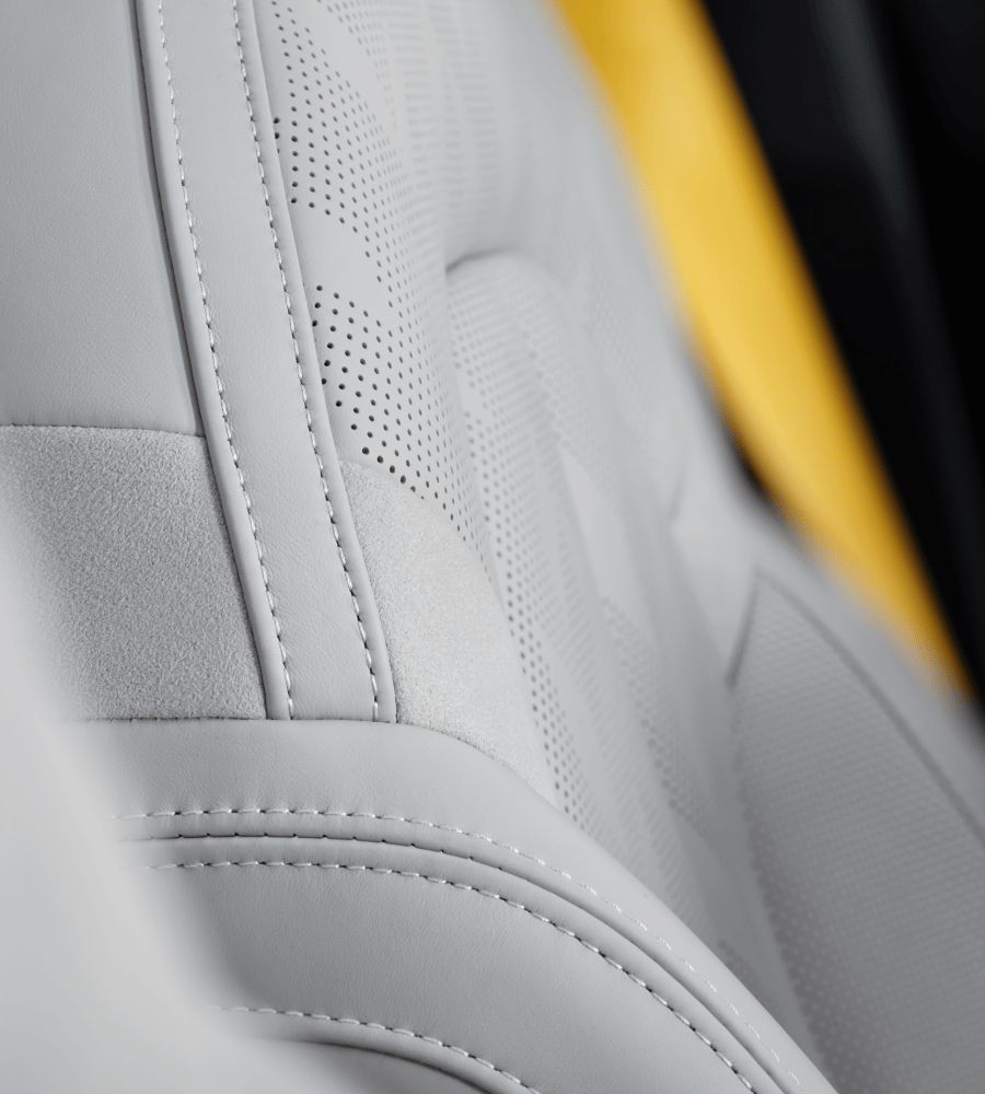 Detailed view of the ventilated front seats