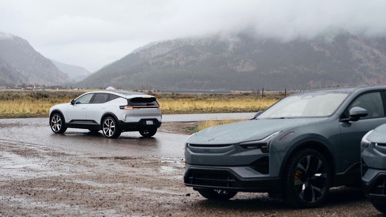 Polestar 3's on wet gravel.