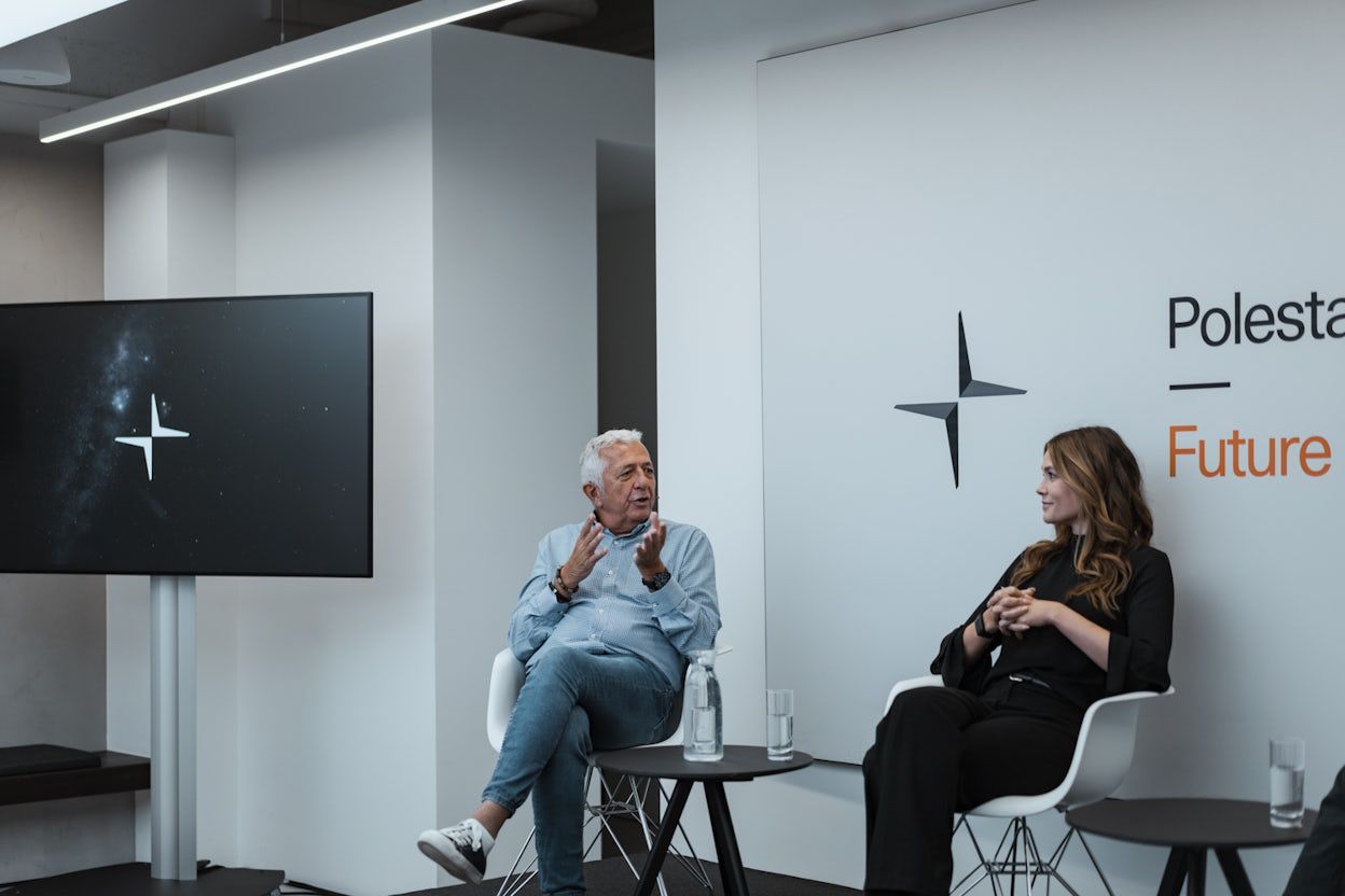 Carla Welti und Frank M. Rinderknecht auf der Bühne im Polestar Space Zürich