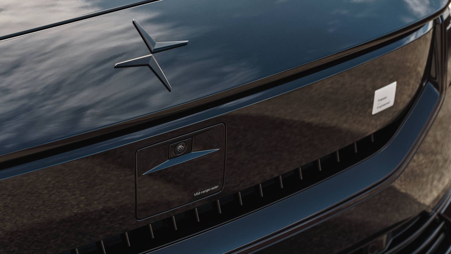 Zoomed in picture of the front of the Polestar 2 with the logo, sensor and camera